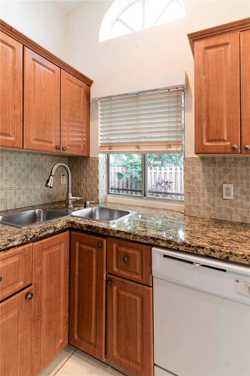 1341 Seagrape Circle, Weston, FL 33326 Photo 6