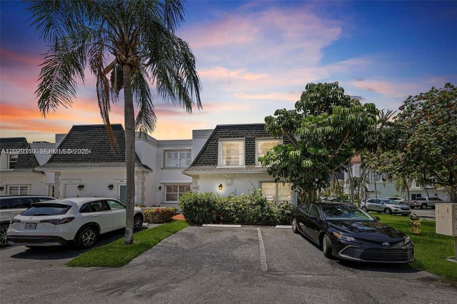 Property photo for 903 NE 27th Avenue, #903, Hallandale Beach, FL