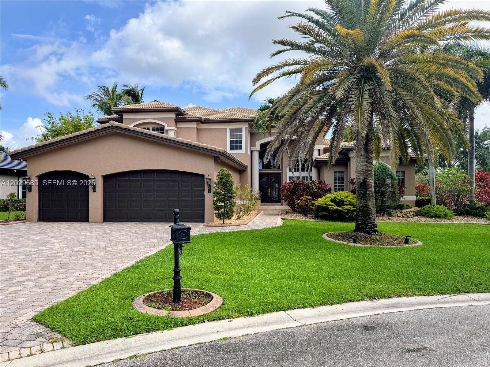 10445 Canterbury Court, Davie, Davie, FL 33328 Photo 1