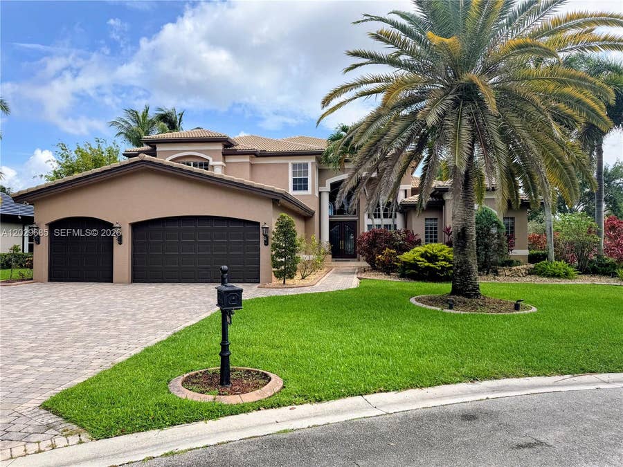 Property photo for 10445 Canterbury Court, Davie, FL