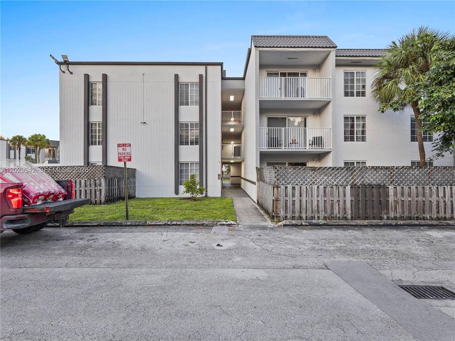 Property photo for 5201 Geneva Way, #211, Doral, FL