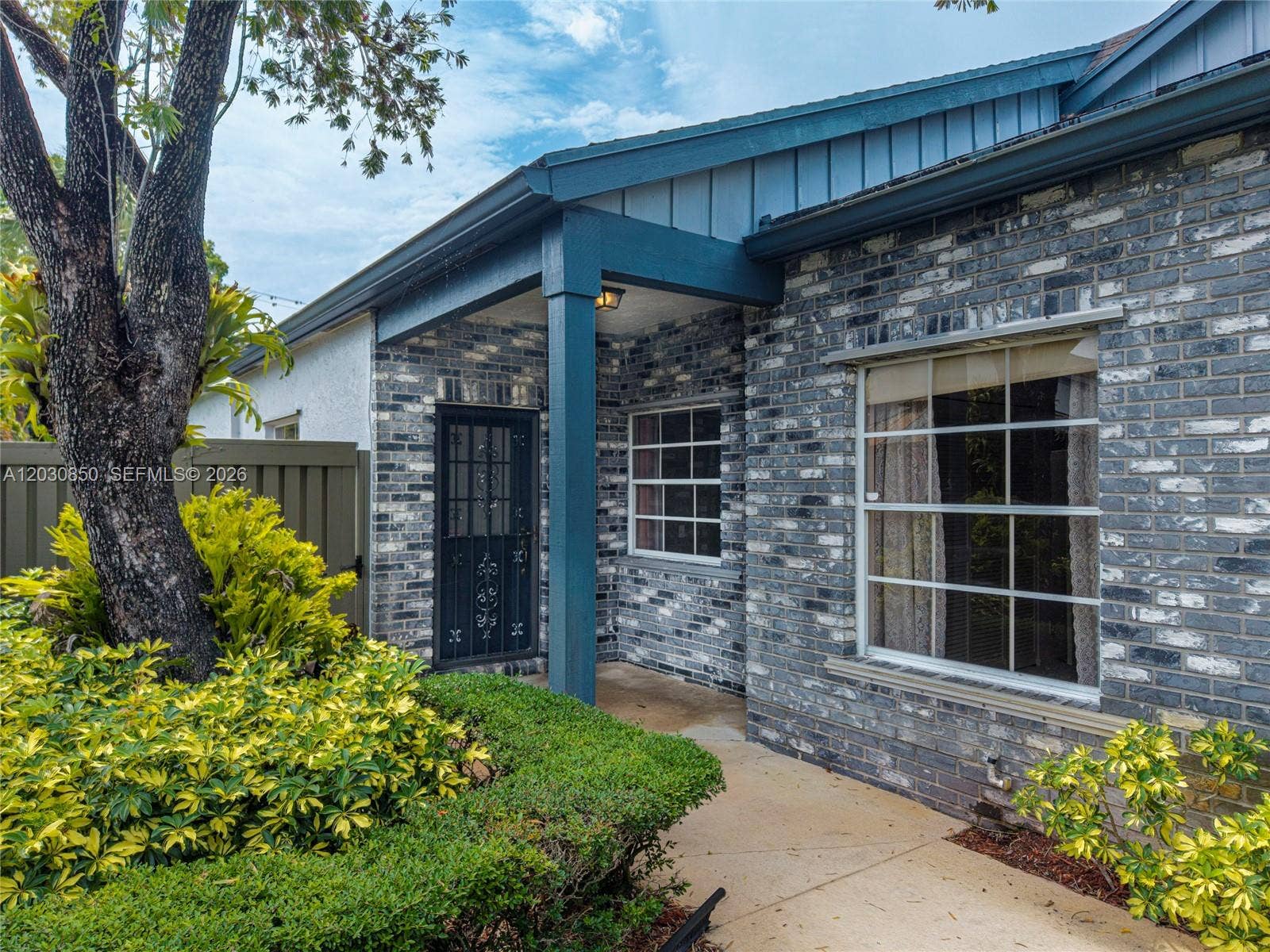 6561 Sutton Court, Parkland, FL 33067 Left Side