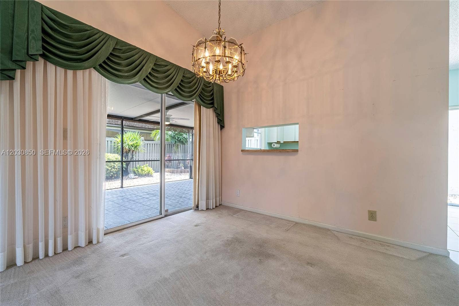 6561 Sutton Court, Parkland, FL 33067 Living Room