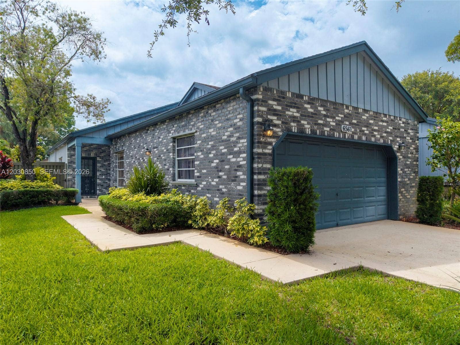 6561 Sutton Court, Parkland, FL 33067 Facade Left