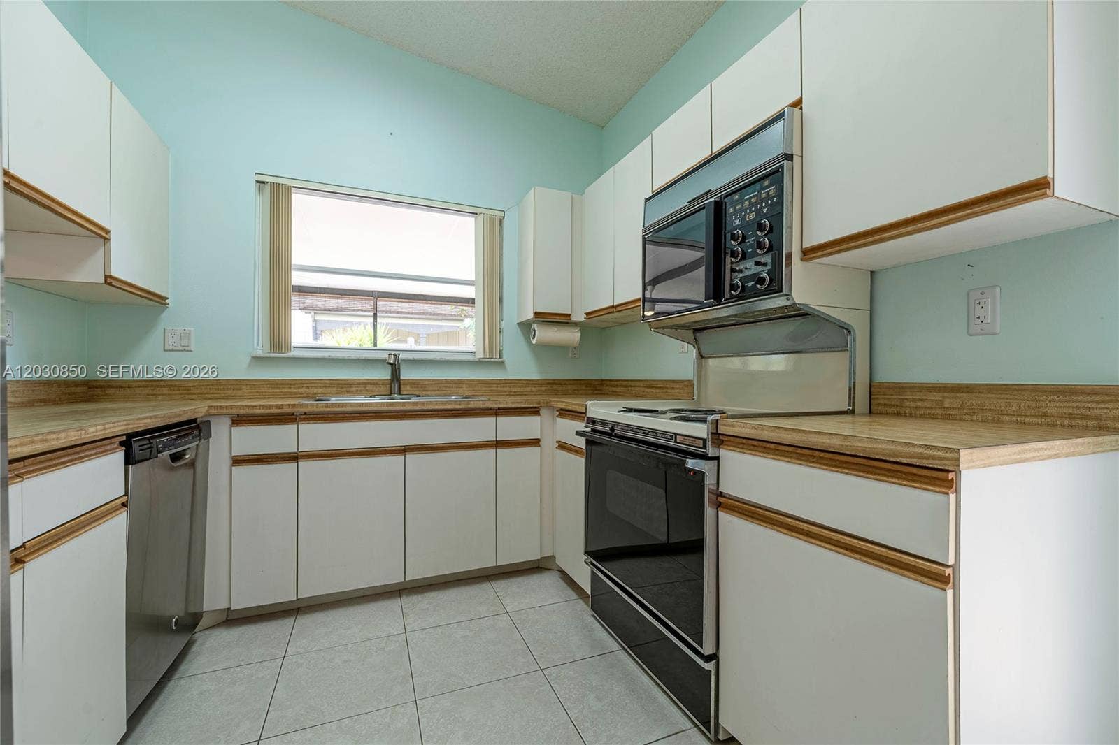 6561 Sutton Court, Parkland, FL 33067 Kitchen