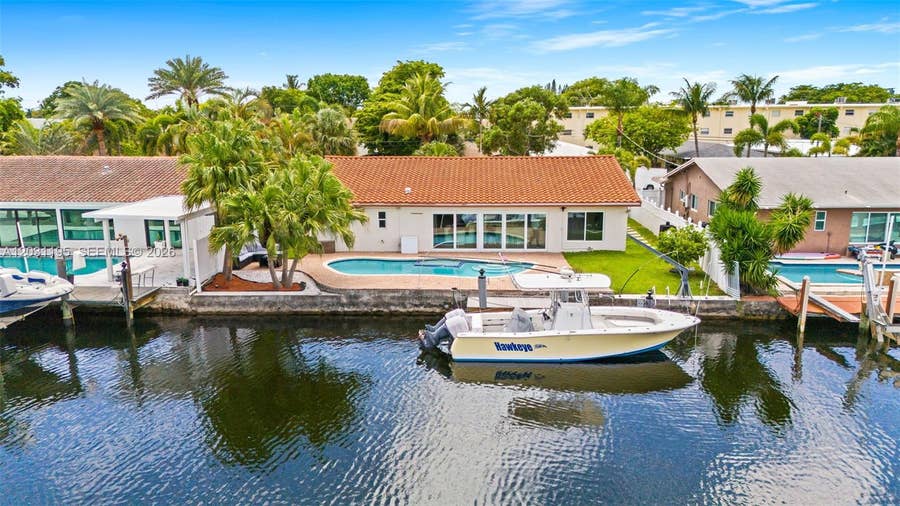 Property photo for 370 SE 12th Avenue, Pompano Beach, FL