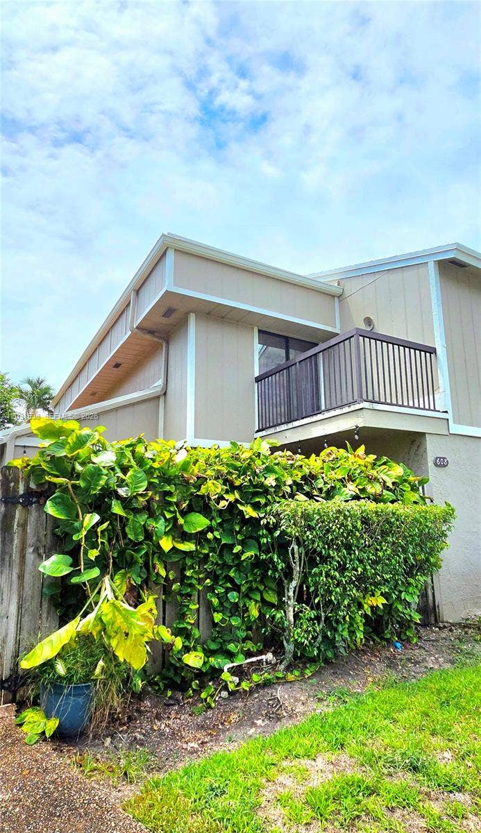 Property photo for 608 Commodore Drive, Plantation, FL