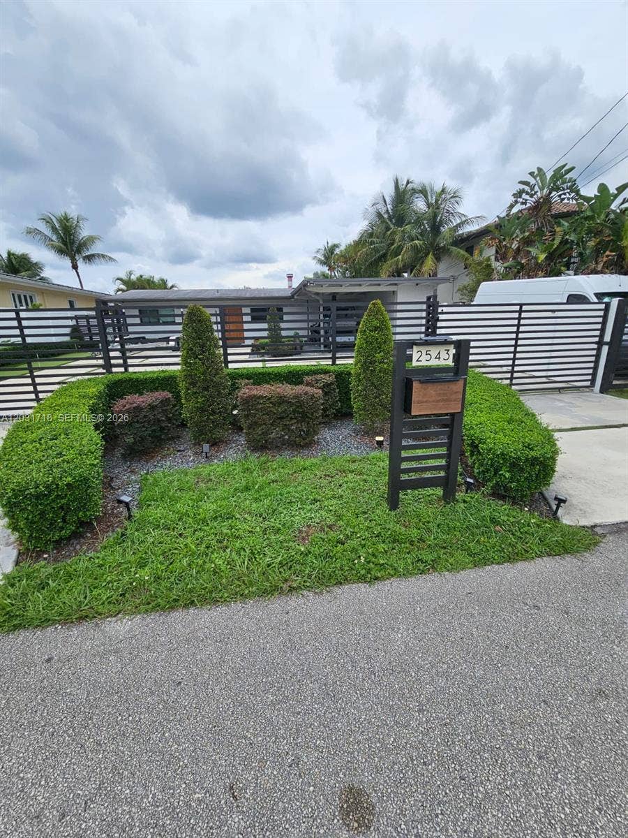 Property photo for 2543 Gulfstream Lane, Fort Lauderdale, FL