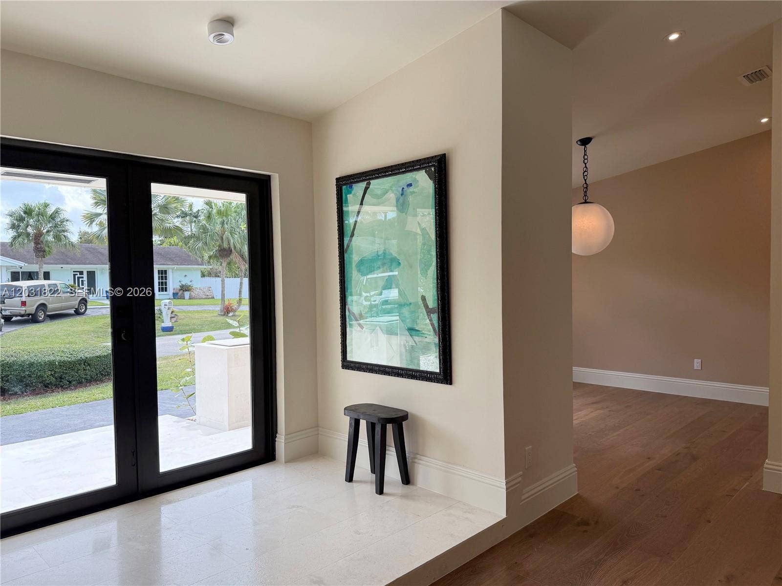 FOYER ENTRY
