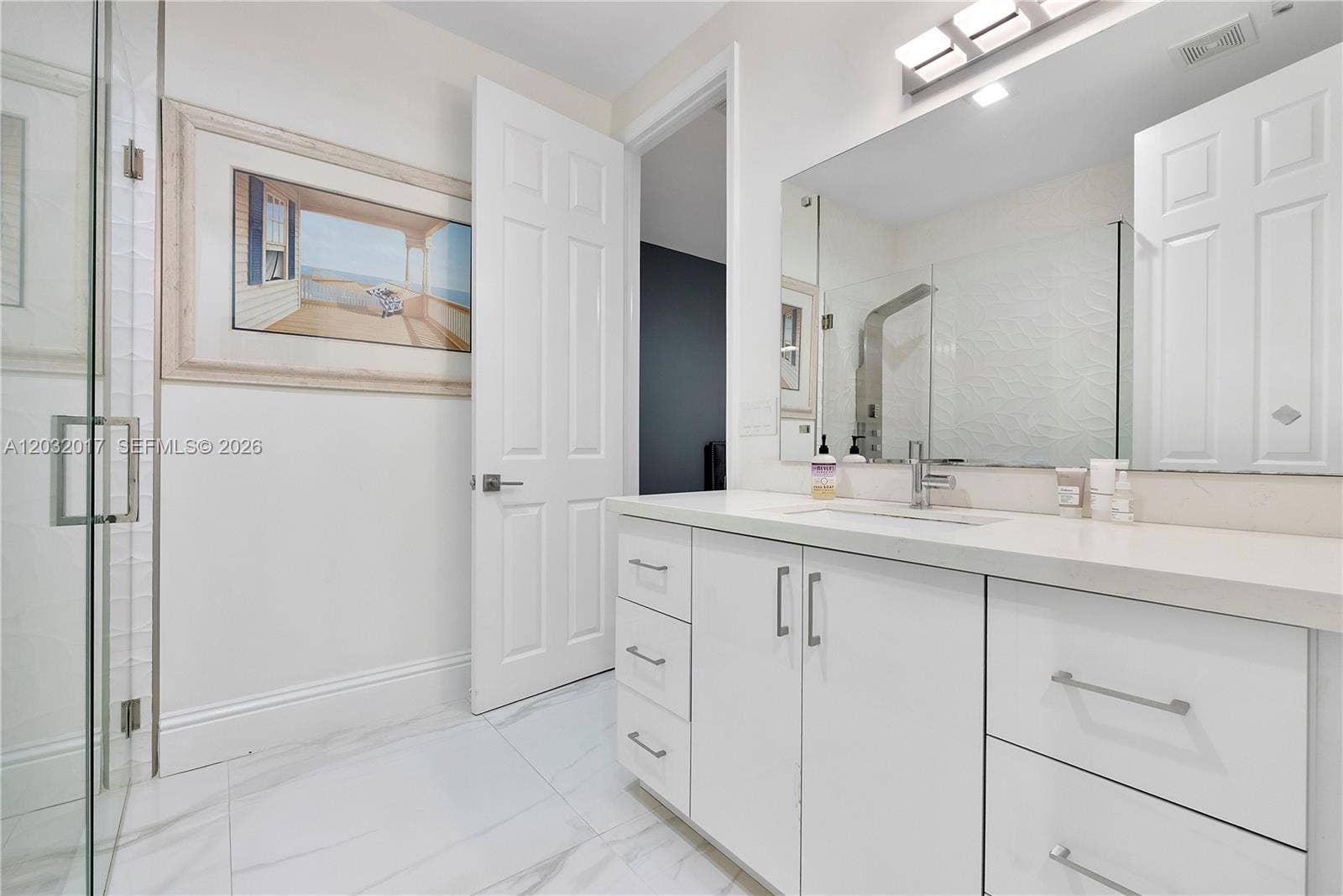2235 SW 105th Terrace, Davie, FL 33324 En suite bathroom