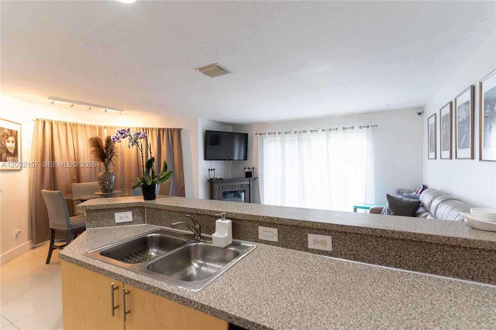 7907 N Silverado Circle, Davie, FL 33024 Kitchen-Family Room Area