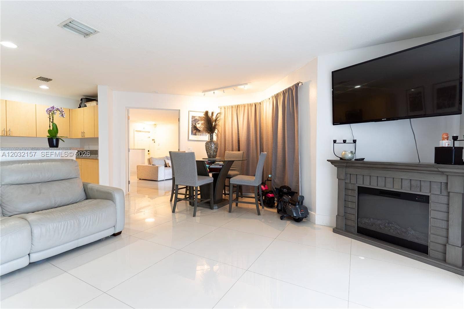 7907 N Silverado Circle, Davie, FL 33024 Family Room