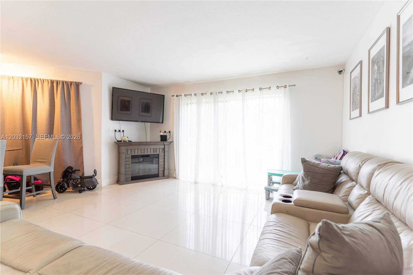 7907 N Silverado Circle, Davie, FL 33024 Family Room