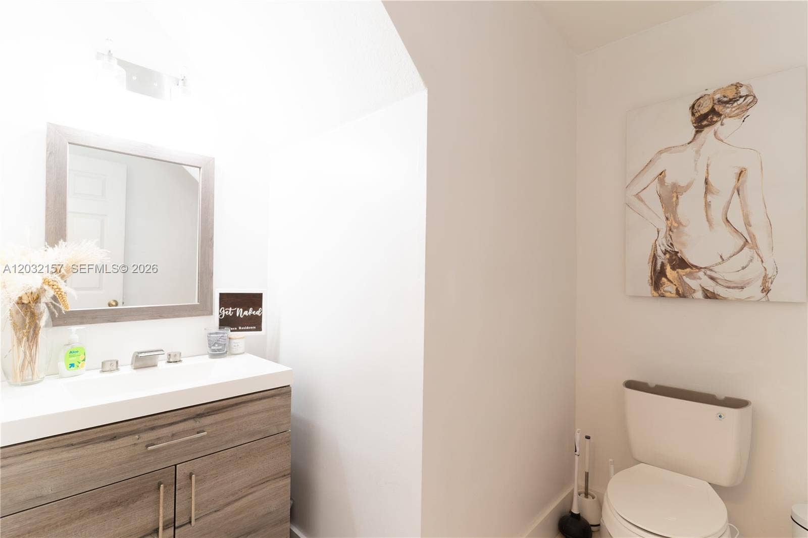7907 N Silverado Circle, Davie, FL 33024 Half Bathroom