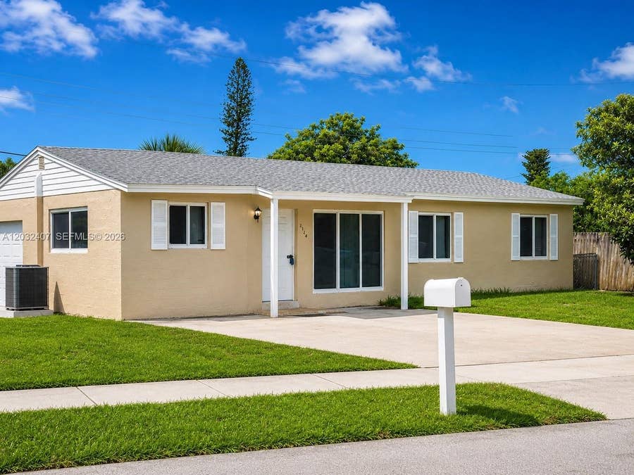 Property photo for 2124 SW 42nd Terrace, Fort Lauderdale, FL