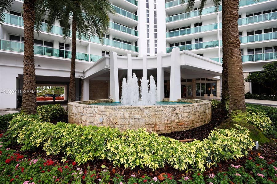 Property photo for 100 Bayview Drive, #527, Sunny Isles Beach, FL