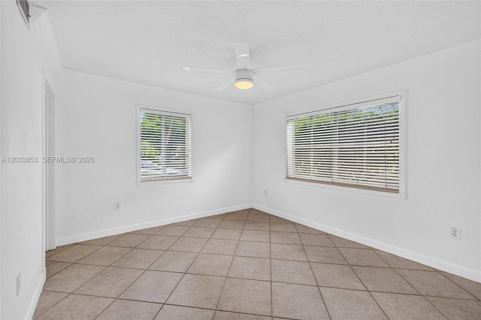 2 windows with lots of natural light!