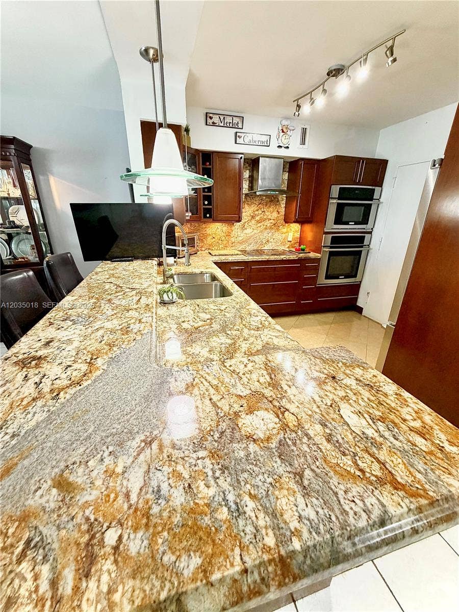 5700 Collins Avenue, #14M, Miami Beach, FL 33140 Photo 16