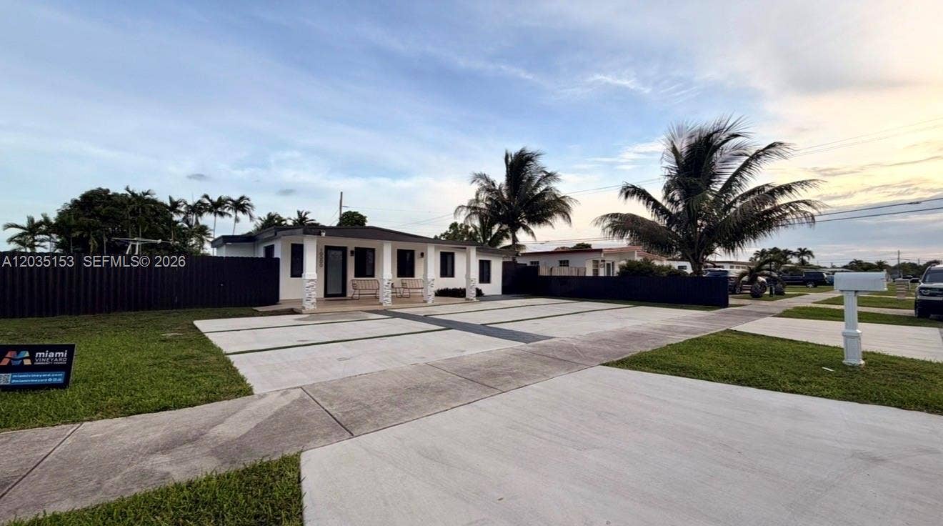 10000 SW 43rd Street, Miami, FL 33165 Photo 2