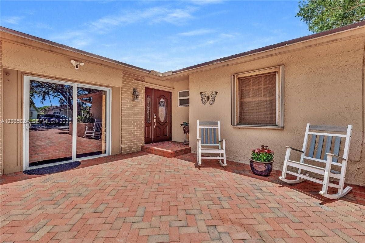 2155 Nova Village Drive, Davie, FL 33317 Photo 24