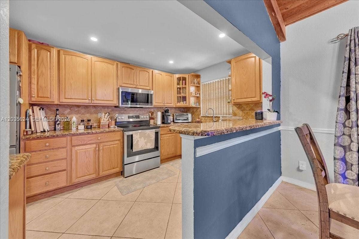 2155 Nova Village Drive, Davie, FL 33317 Photo 3