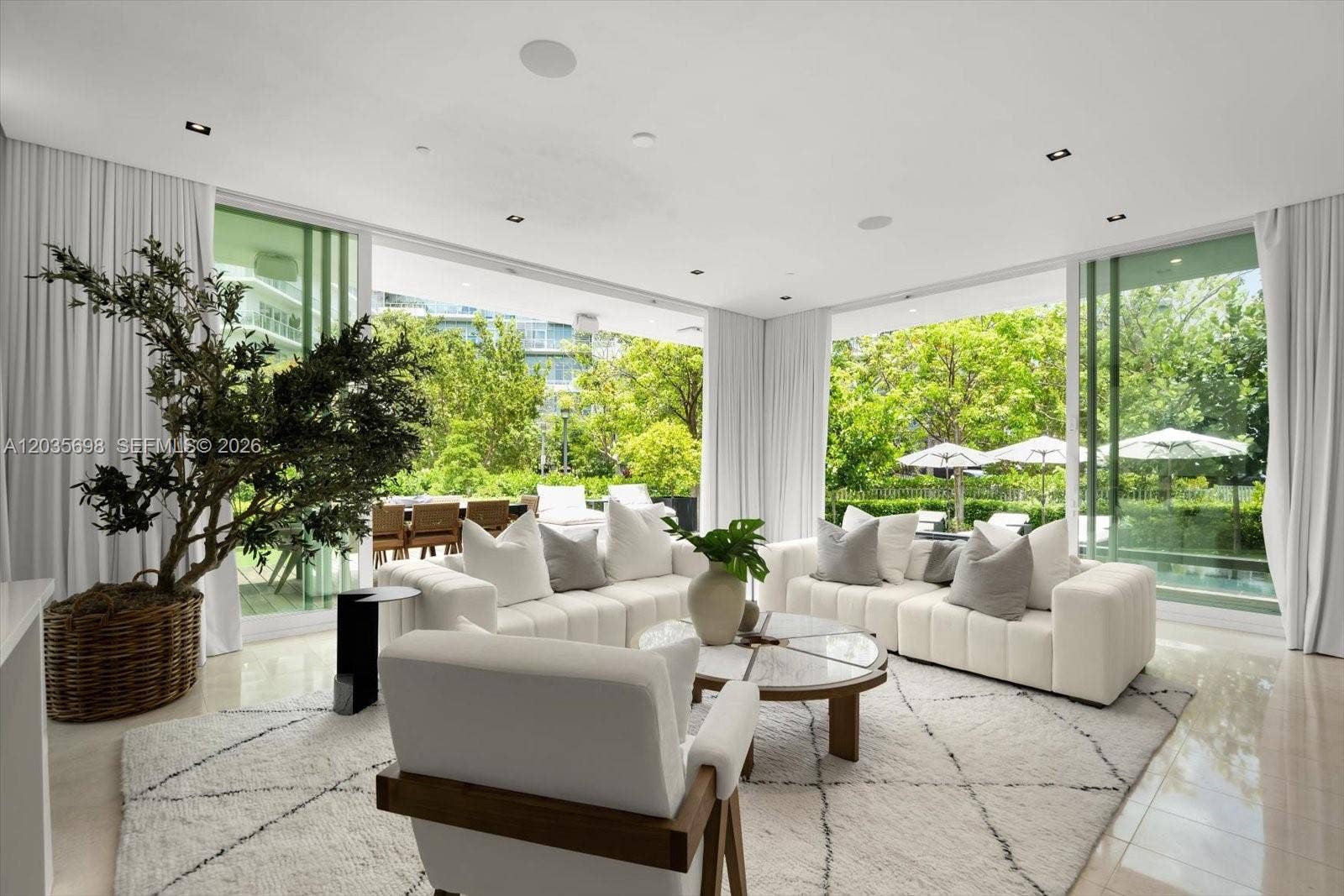 810 W 47 Court, Miami Beach, FL 33140 Photo 2