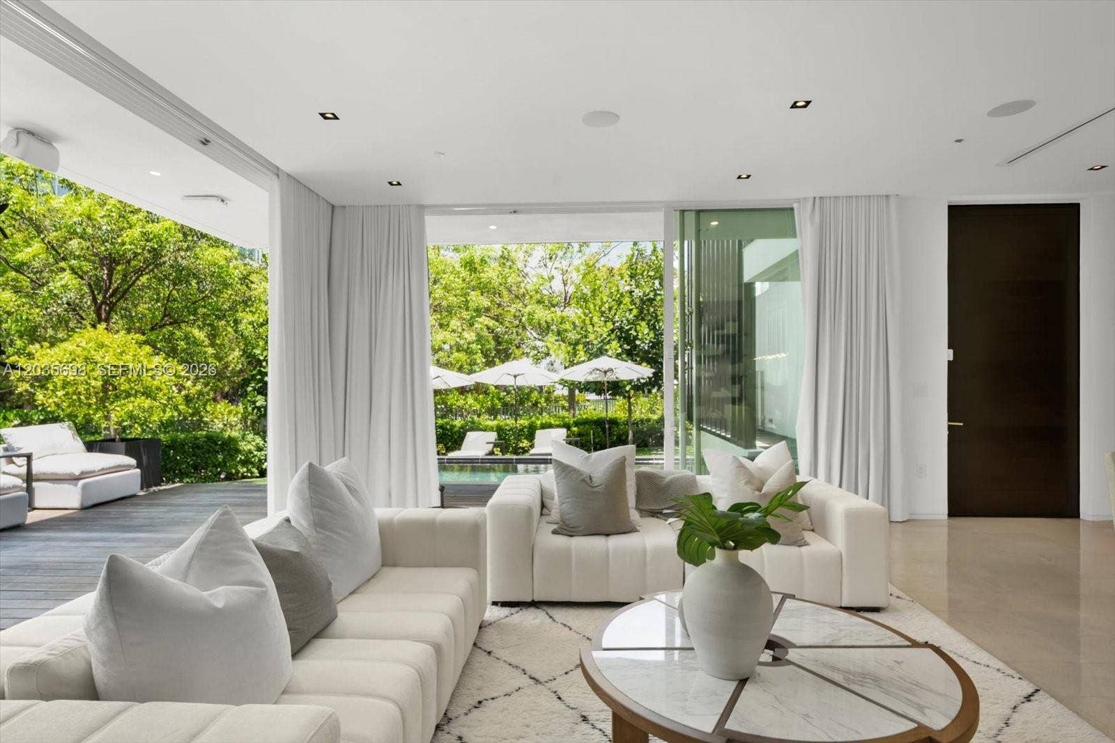 810 W 47 Court, Miami Beach, FL 33140 Photo 4