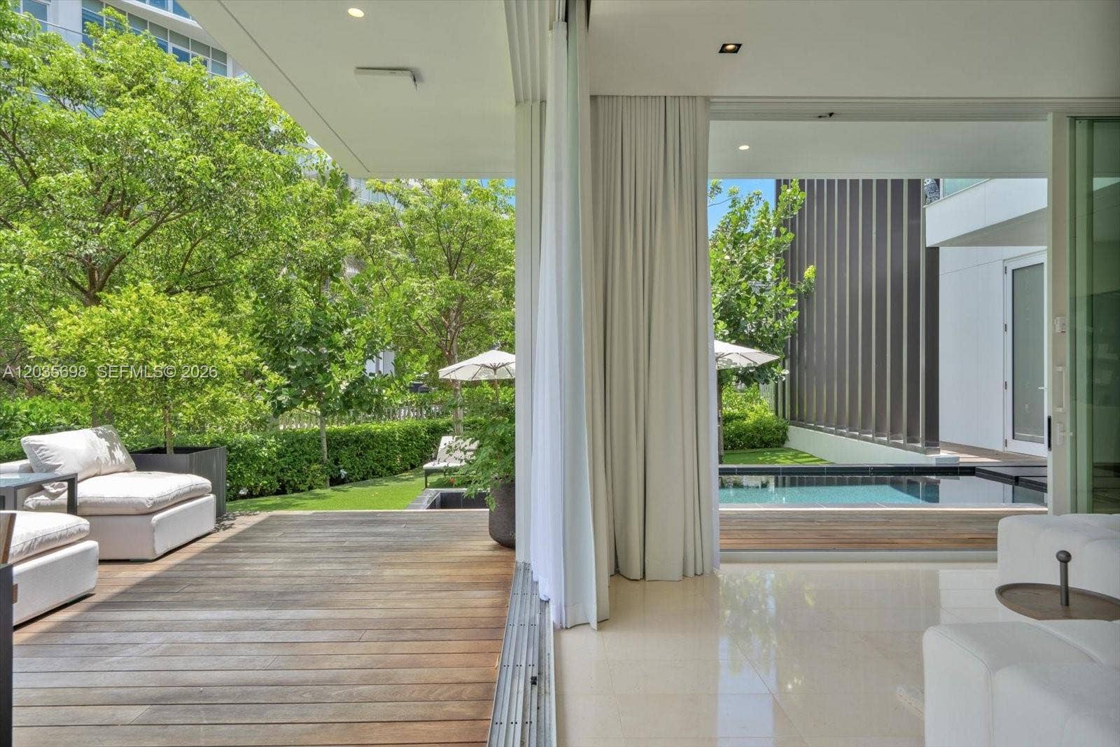 810 W 47 Court, Miami Beach, FL 33140 Photo 9