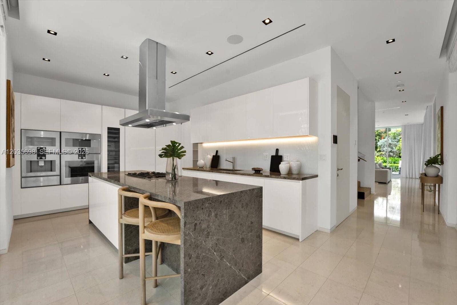 810 W 47 Court, Miami Beach, FL 33140 Photo 7
