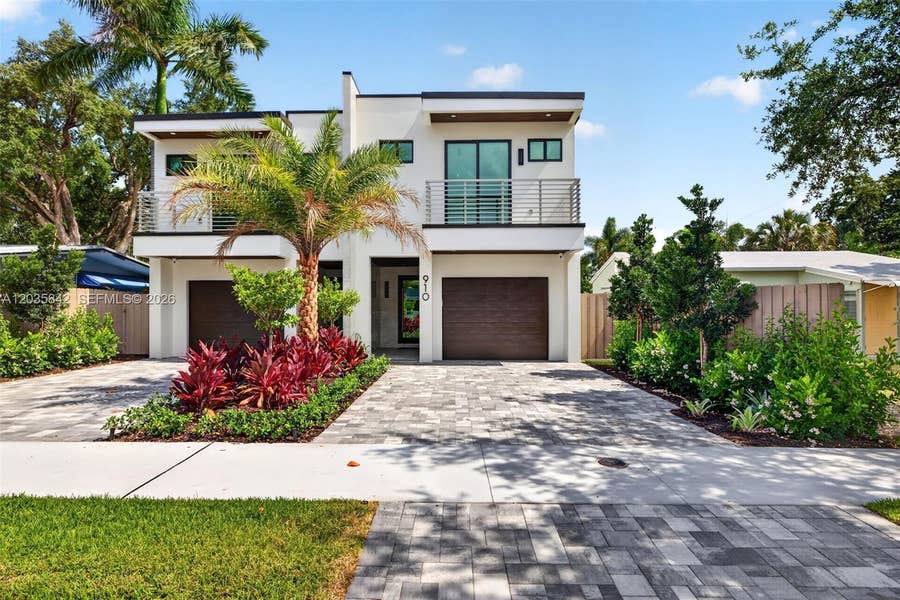 Property photo for 910 SE 13th Street, Fort Lauderdale, FL