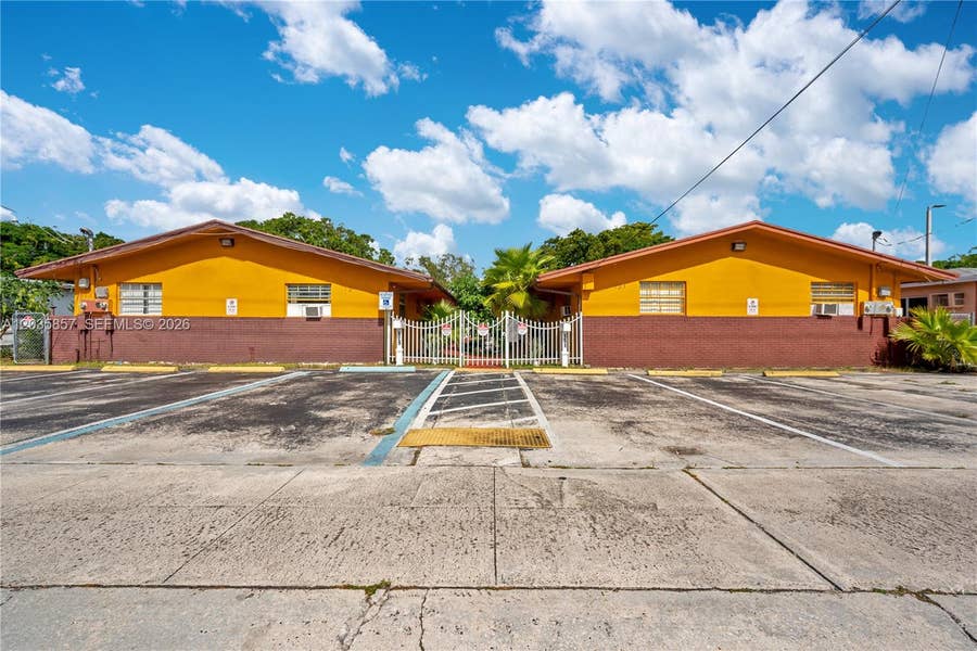 Property photo for 129-131 SE 5th Street, Hallandale Beach, FL
