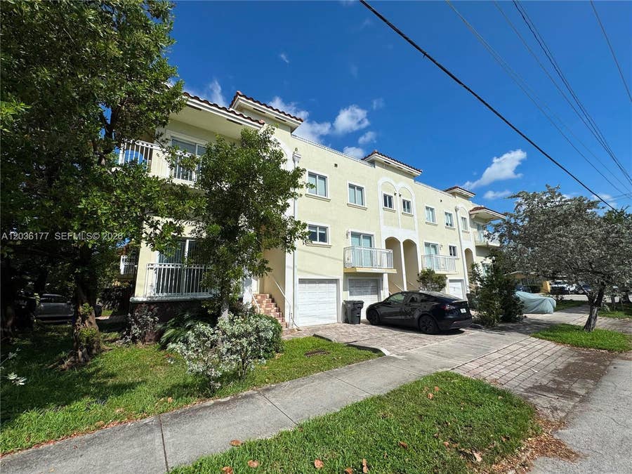 Property photo for 820 N 17th Avenue, Hollywood, FL