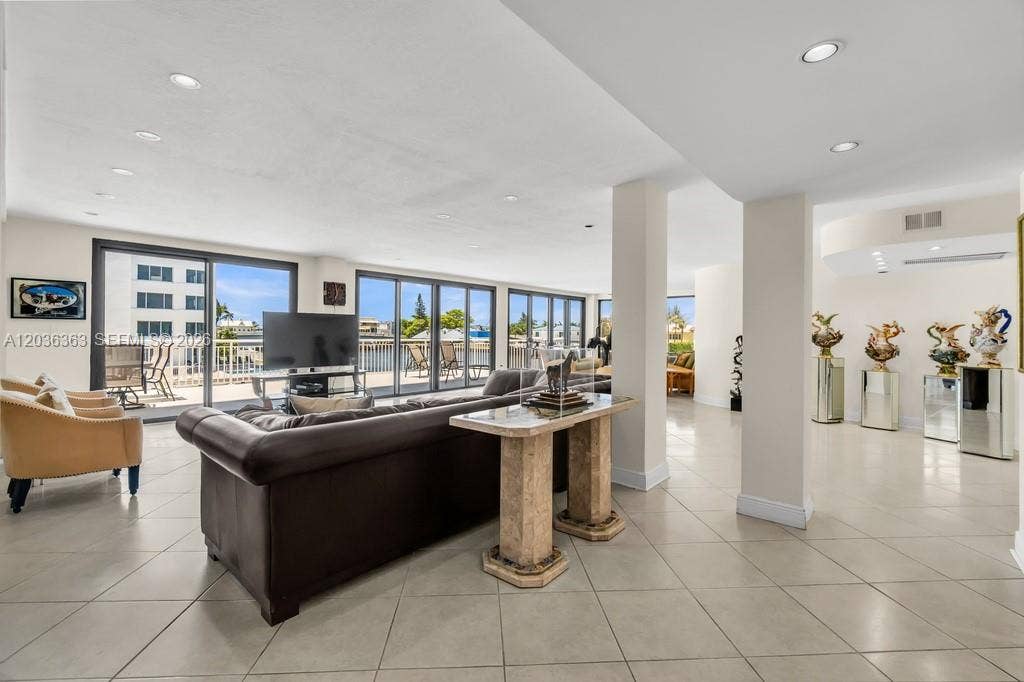 3100 NE 48th Street, #212, Fort Lauderdale, FL 33308 Photo 4