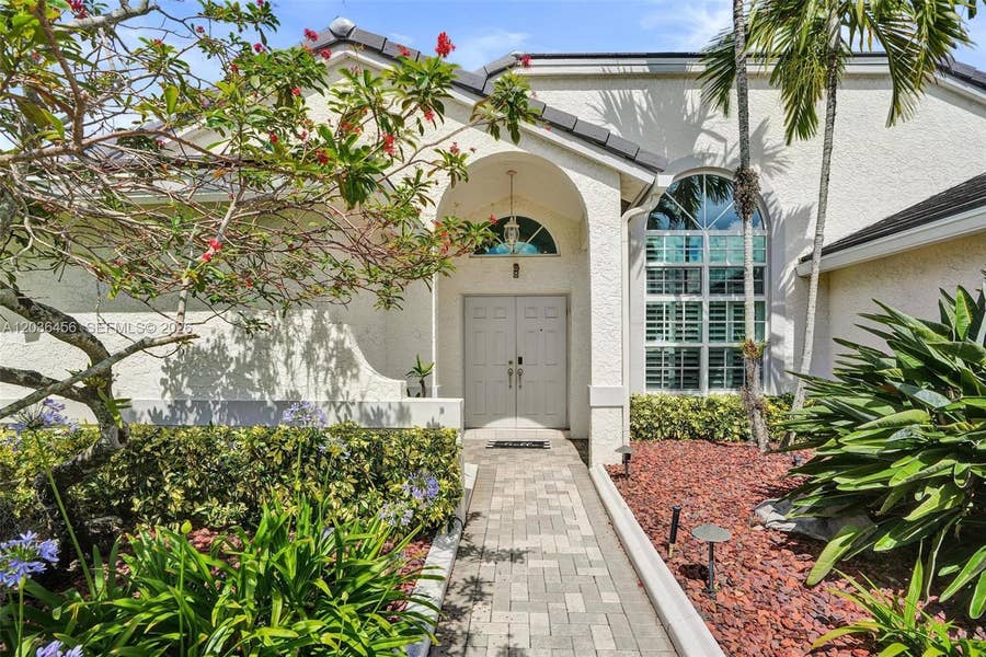 Property photo for 2863 E Abiaca Circle, Davie, FL