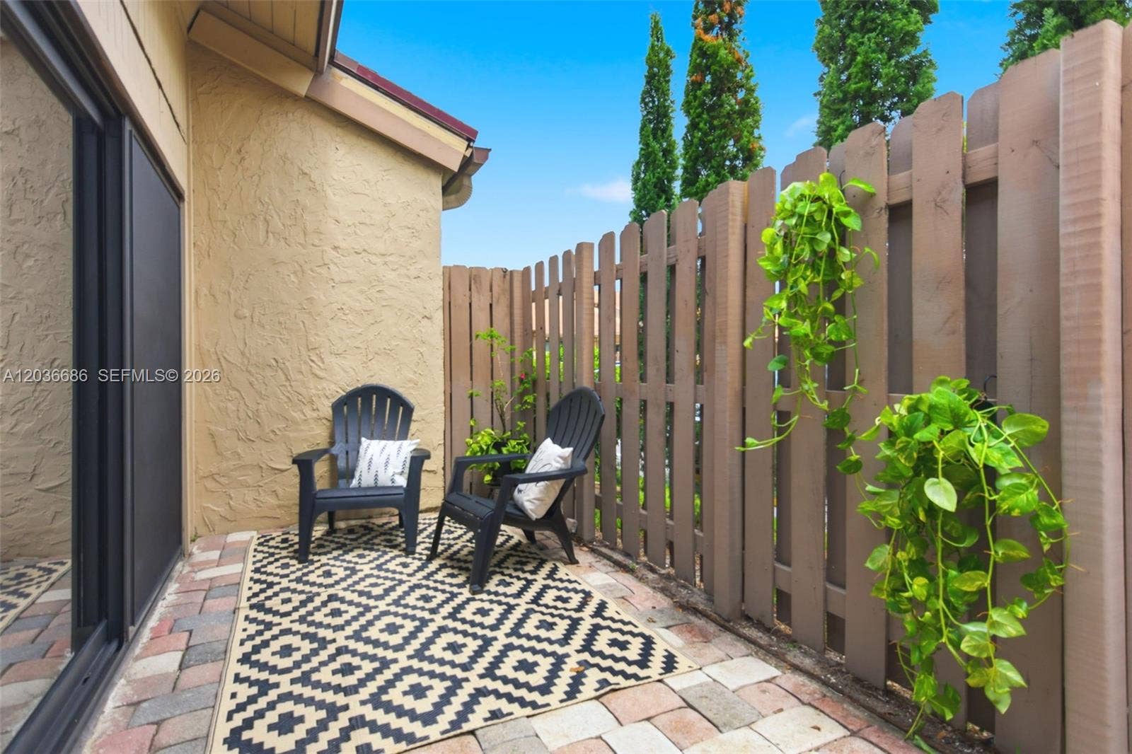 2152 SW 81st Way, Davie, FL 33324 Front patio