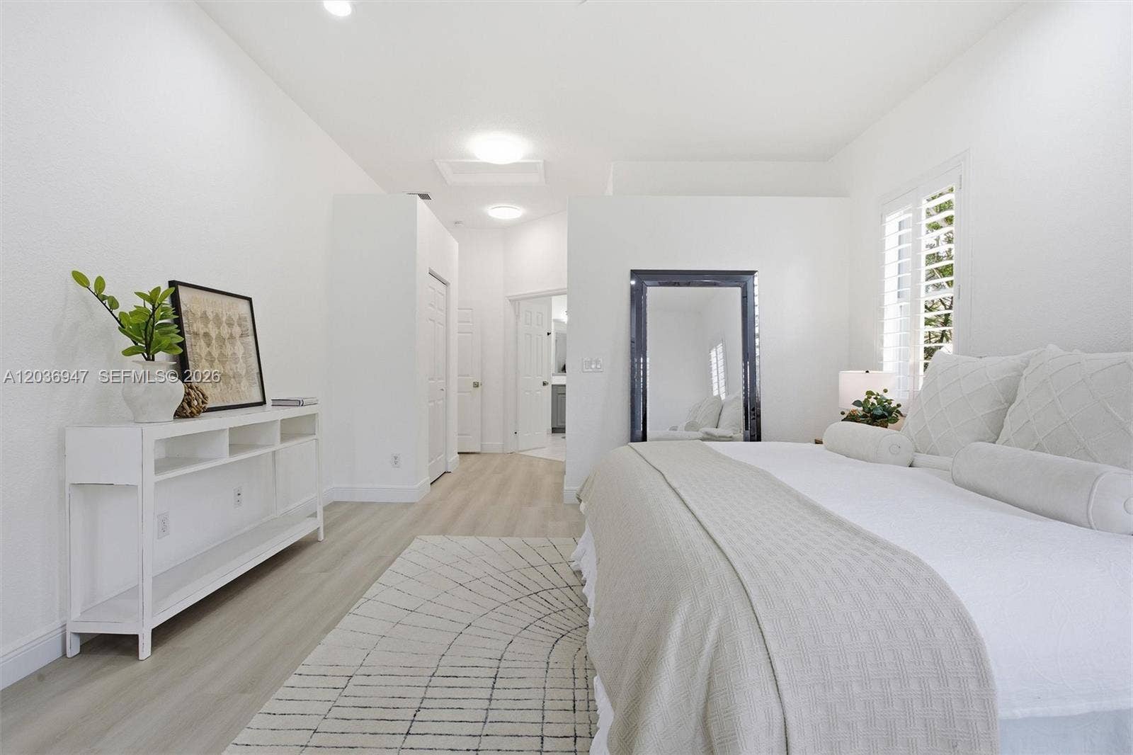 Peaceful primary Suite