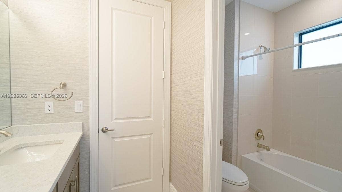 8725 Parkland Bay Drive, Parkland, FL 33076 Jack & Jill Bathroom