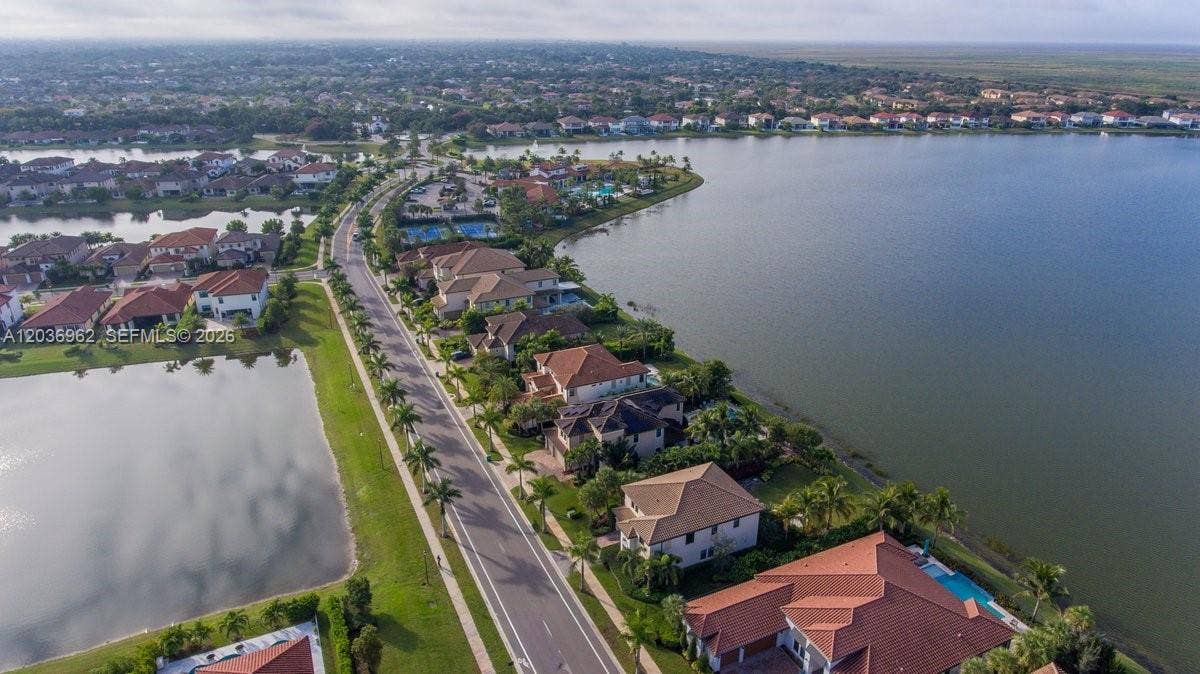 8725 Parkland Bay Drive, Parkland, FL 33076 Photo 7