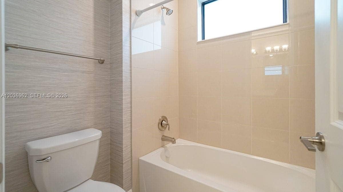 8725 Parkland Bay Drive, Parkland, FL 33076 Jacck & Jill Bathroom