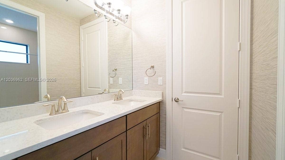 8725 Parkland Bay Drive, Parkland, FL 33076 Jack & Jill Bathroom