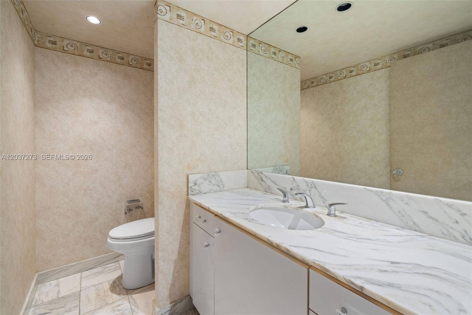 5500 Collins Avenue, #1401, Miami Beach, FL 33140 Powder Room