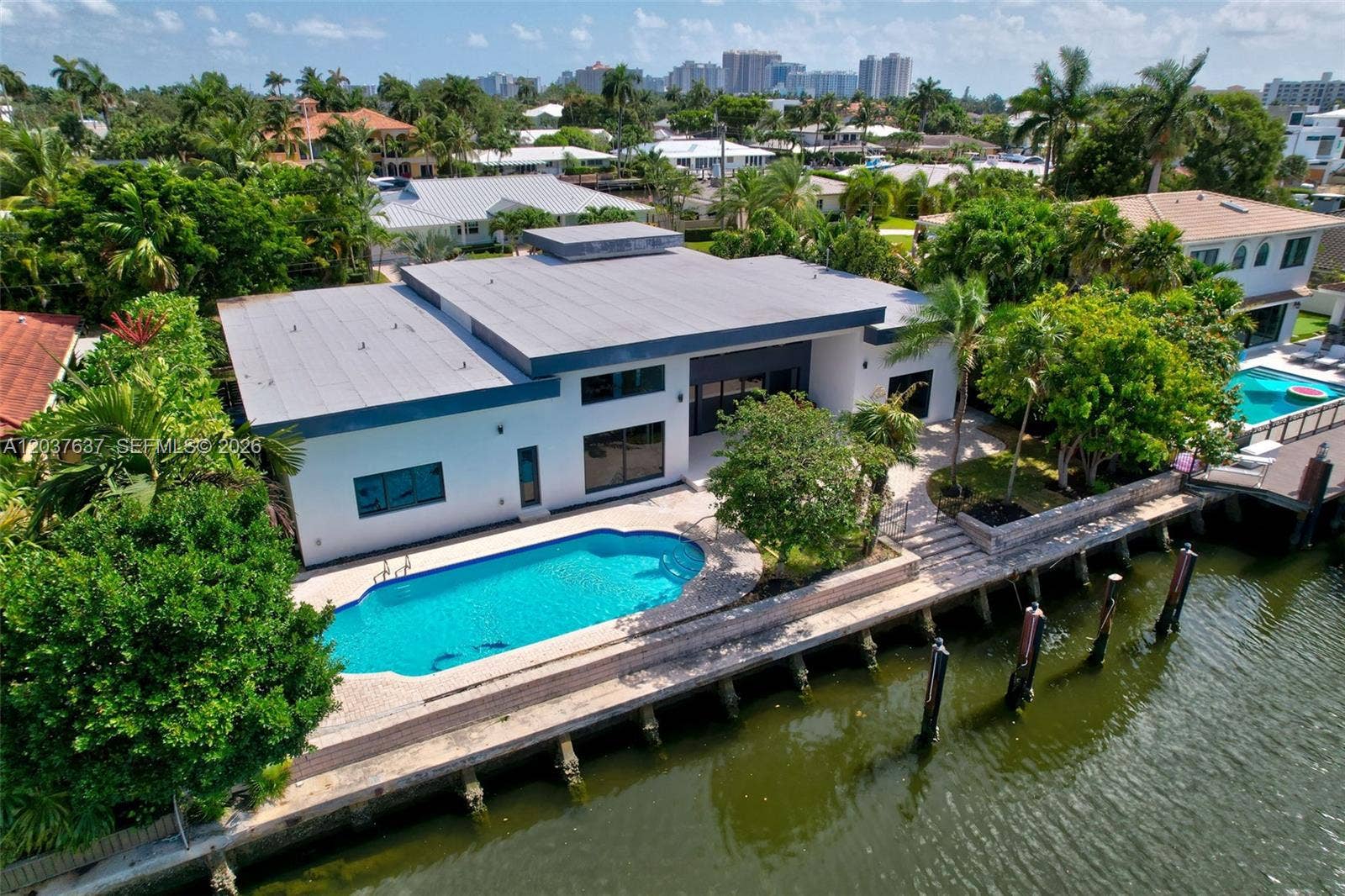 2832 NE 24th Court, Fort Lauderdale, FL 33305 Photo 2
