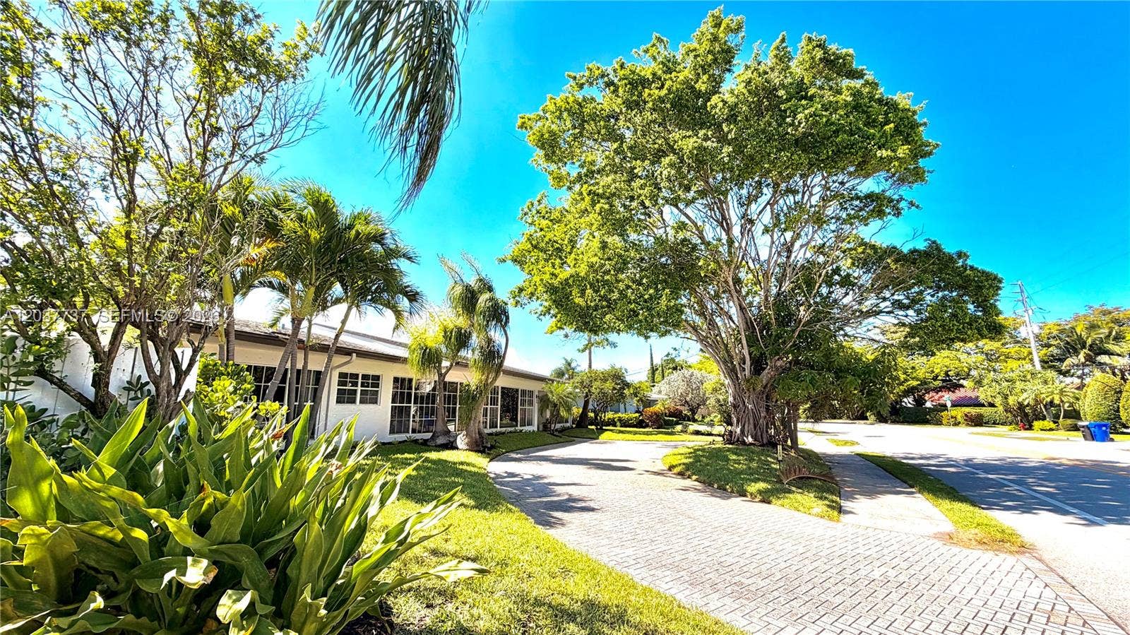 2409 Bayview Drive, Fort Lauderdale, FL 33305 Photo 2
