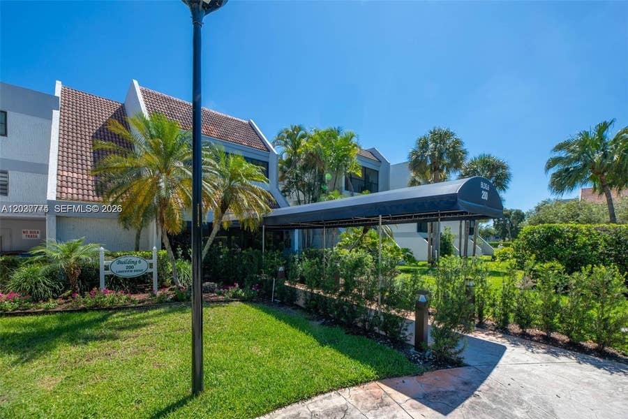 Property photo for 200 Lakeview Drive, #101, Weston, FL
