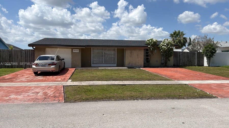 Property photo for Pembroke Pines, FL