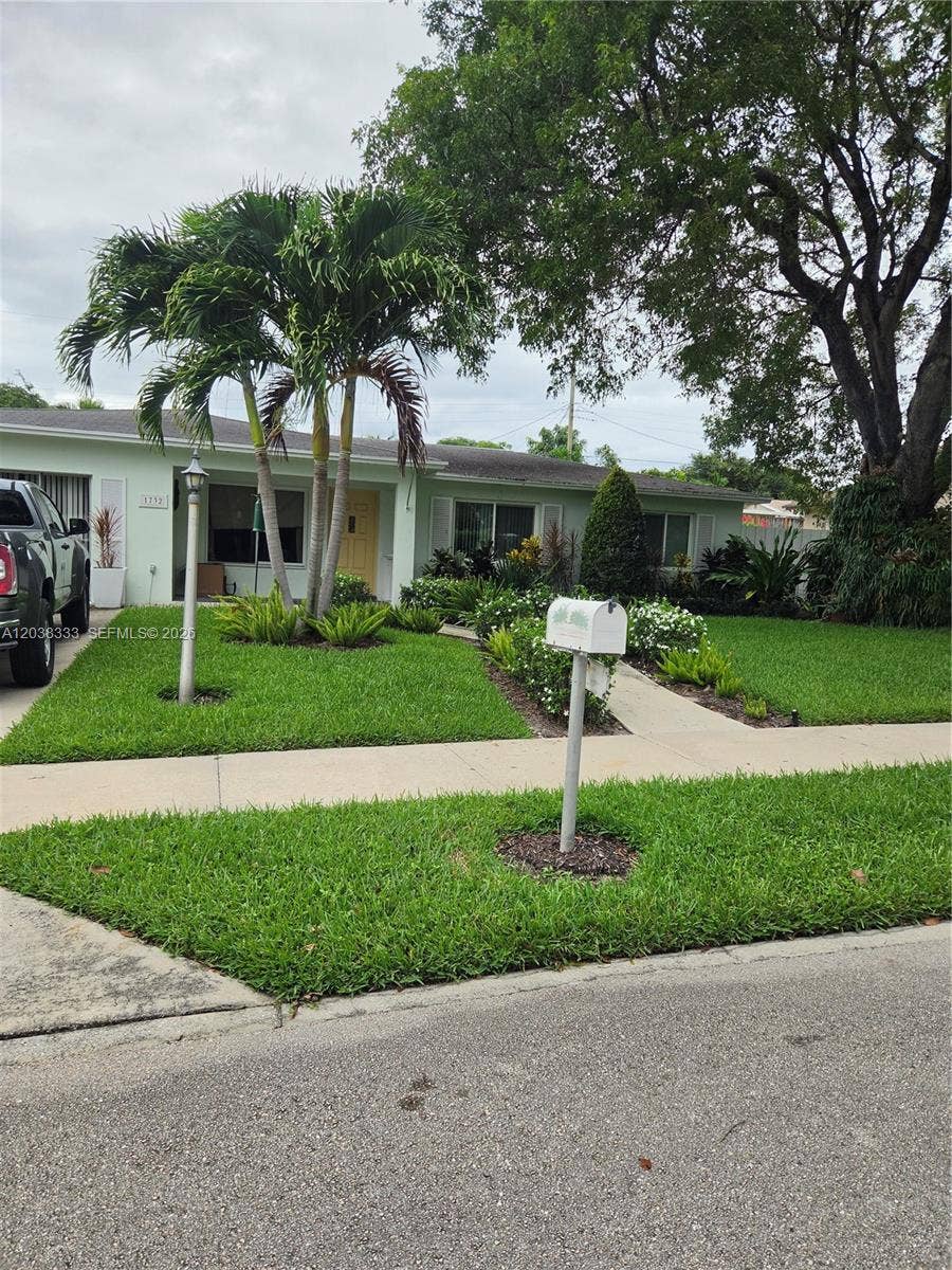 1732 N 15th Avenue N, Lake Worth, FL 33460 Photo 1