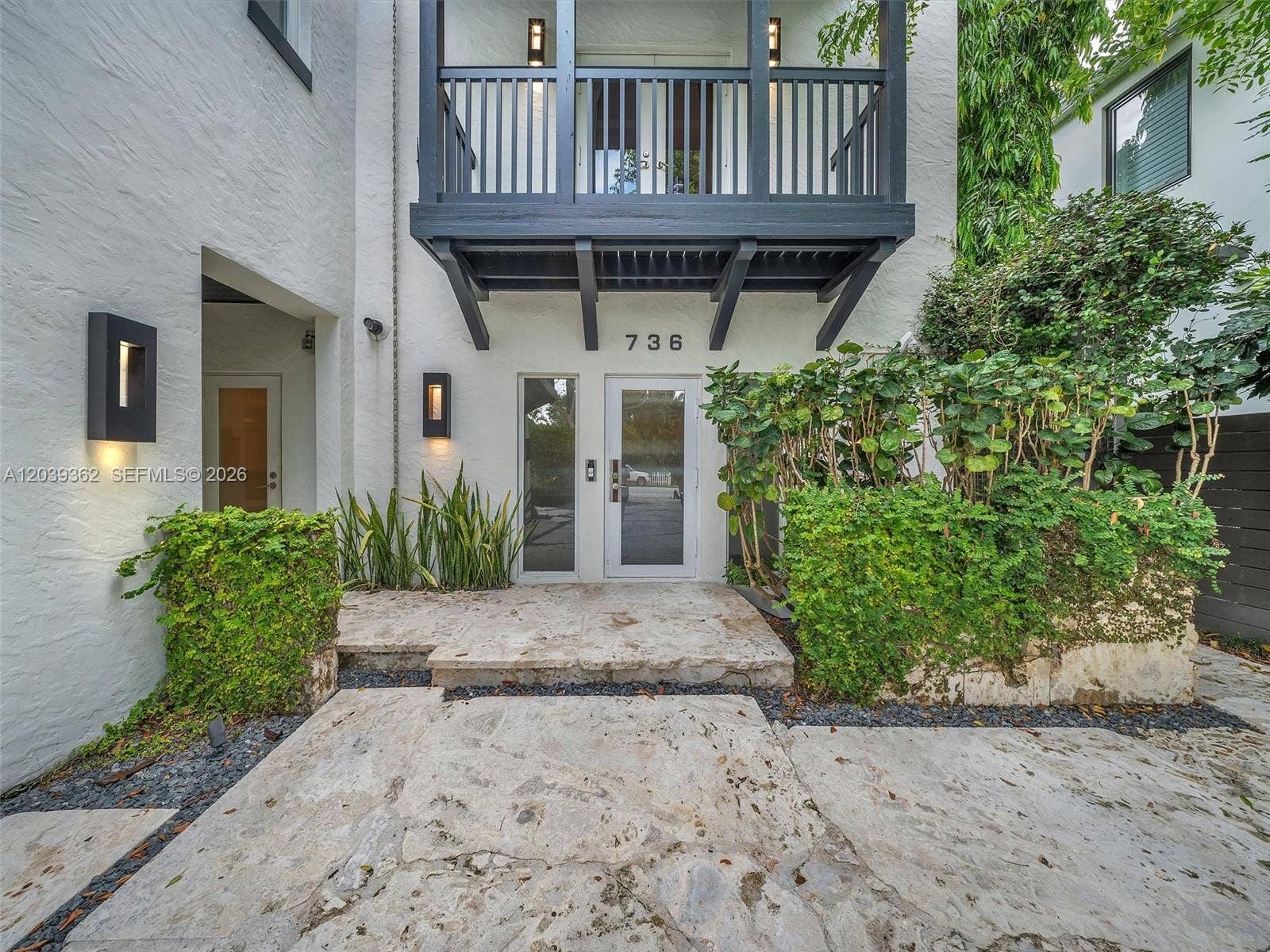 736 NE 17th Way, Fort Lauderdale, FL 33304 Photo 3