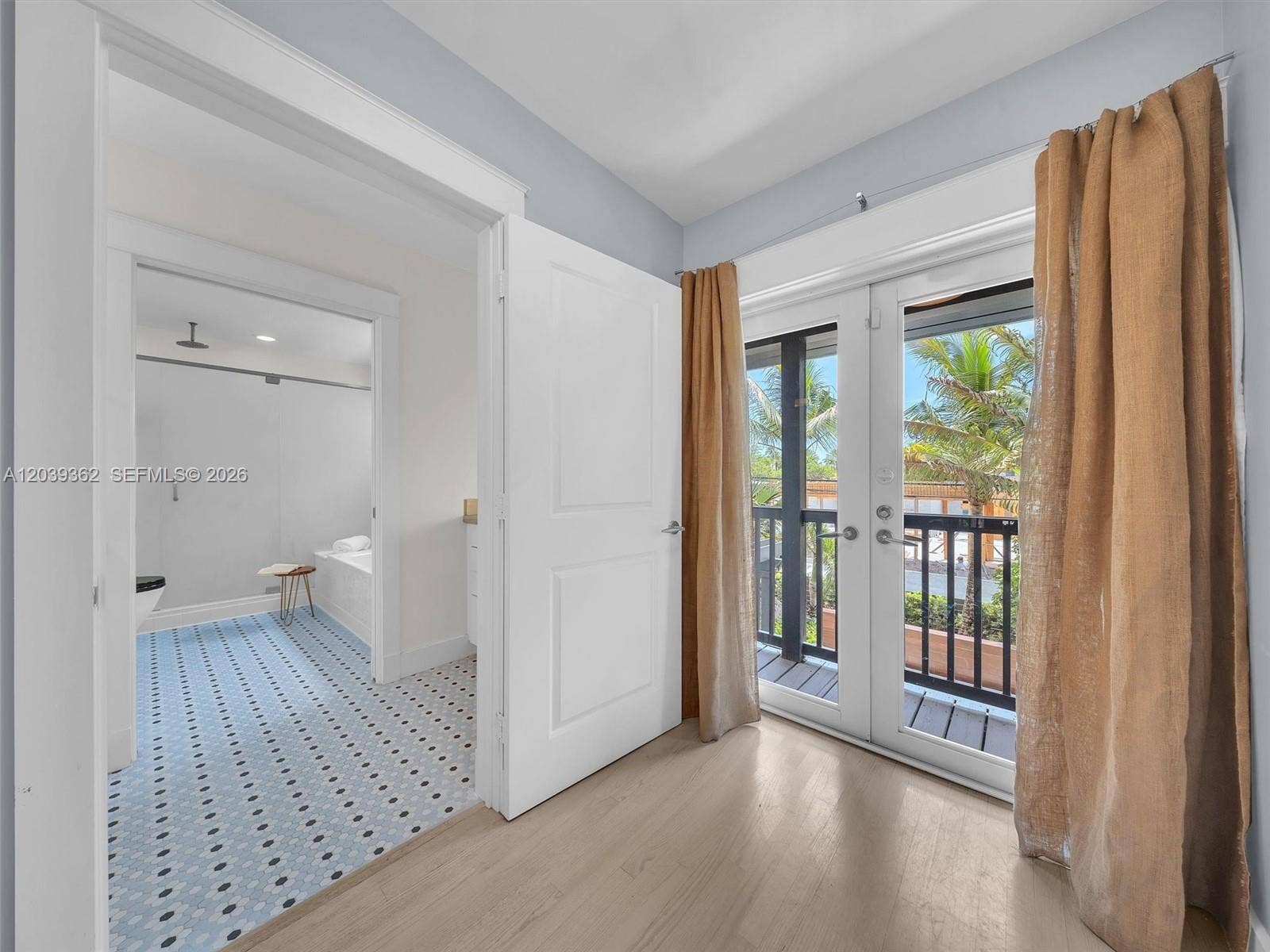 736 NE 17th Way, Fort Lauderdale, FL 33304 Photo 15