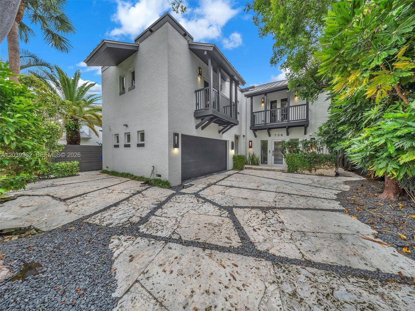 736 NE 17th Way, Fort Lauderdale, FL 33304 Welcome home!