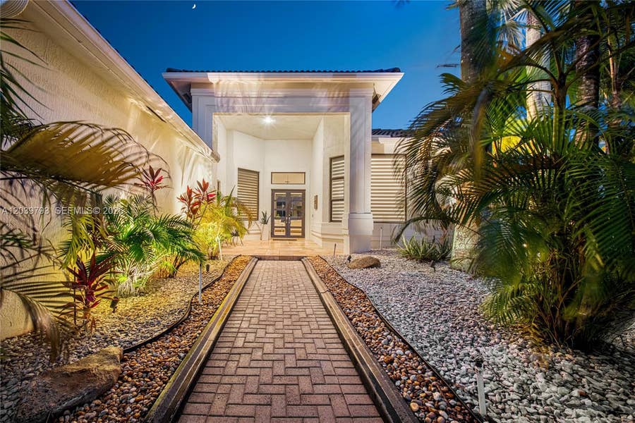 Property photo for 935 Gulfstream Court, Weston, FL